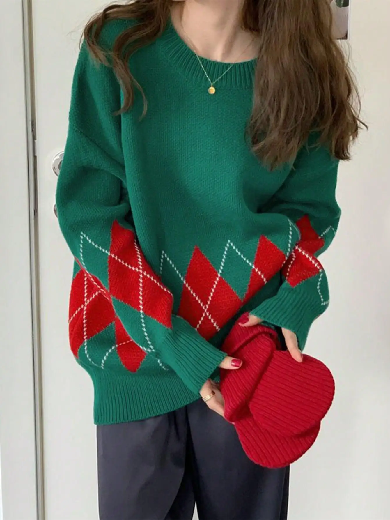 

Spring 2025 Women's Lazy Sle Color Blo Knitted Sweater Faionable And Comfortable High-End Feeling Long Sve round Ne