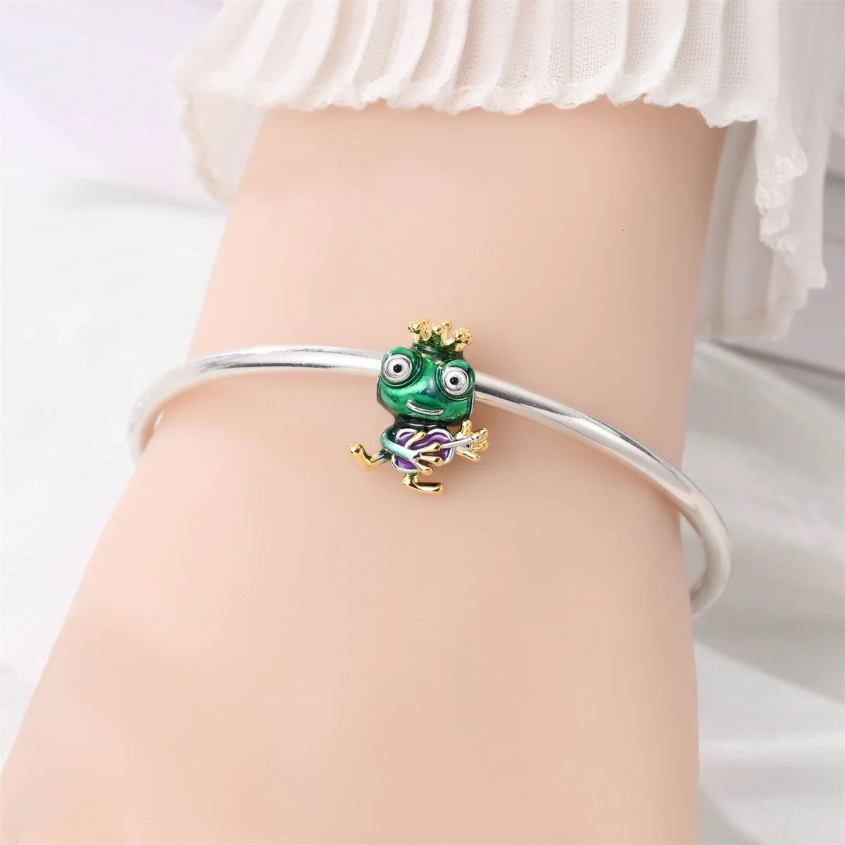 Silver Plated Cute Frog Prince Charm Bead, Green Enamel Guitar Frog King Bead Fits European Bracelet Nice Whimsical Jewelry Gift
