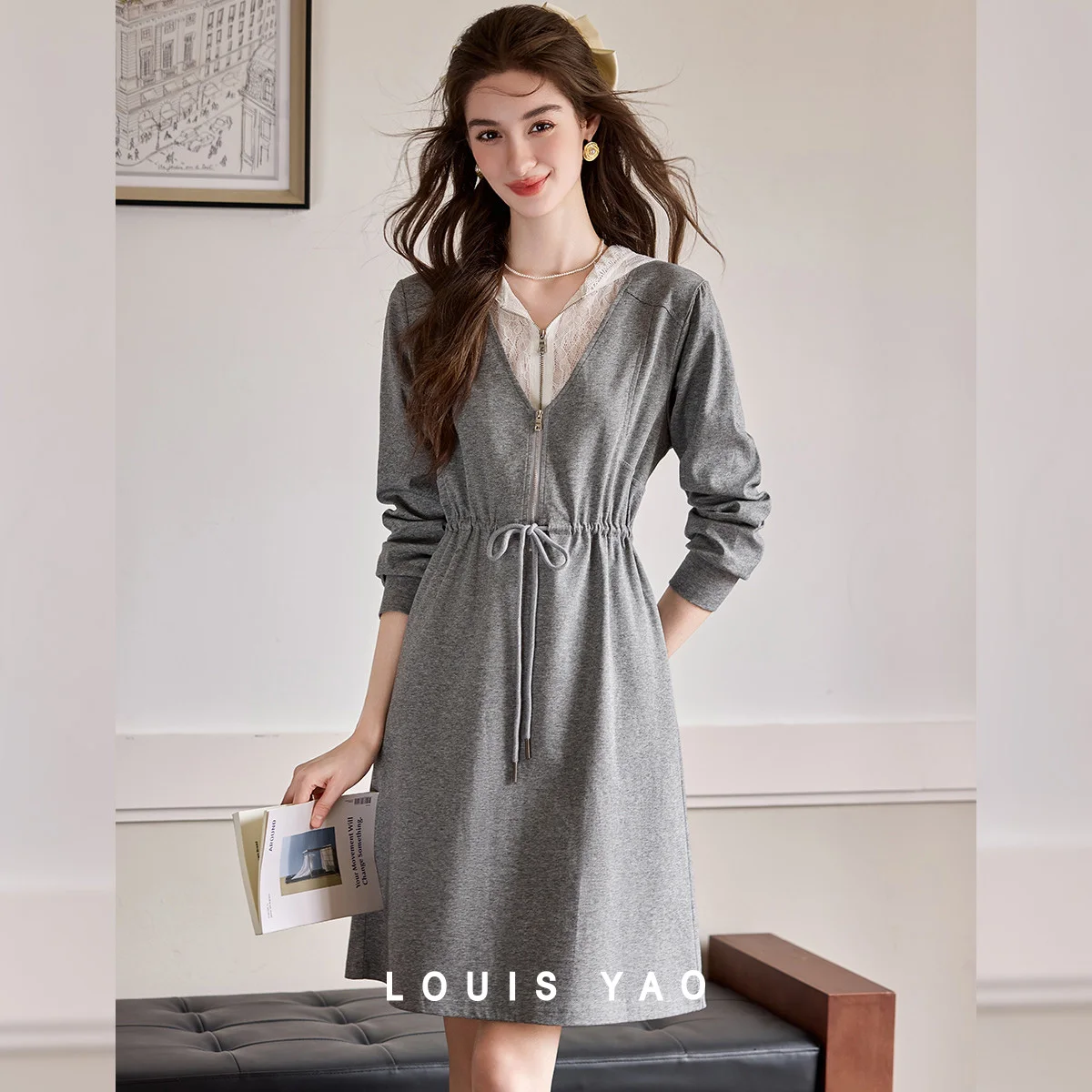 

LOUIS YAO Hooded Fake Two-Piece Sweatshirt Dress 2025 Autumn Waist Drawstring Mid-Length Long-Sleeve Women's Dress