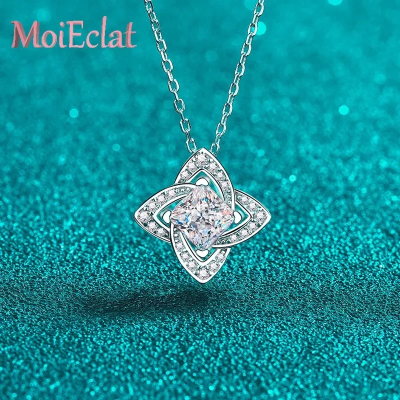 

For Women Royal Blue 1ct Moissanite Four Leaf Square Pendant Platinum PT950 Clavicle Chain Luxury Gothic Inspired Jewelry Gifts