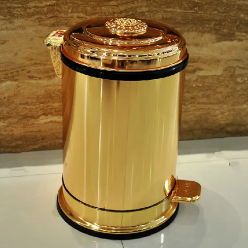 Luxury Golden pedal metal trash can upscale hotel villa kitchen living room bathroom covered garbage storage bucket dustbin