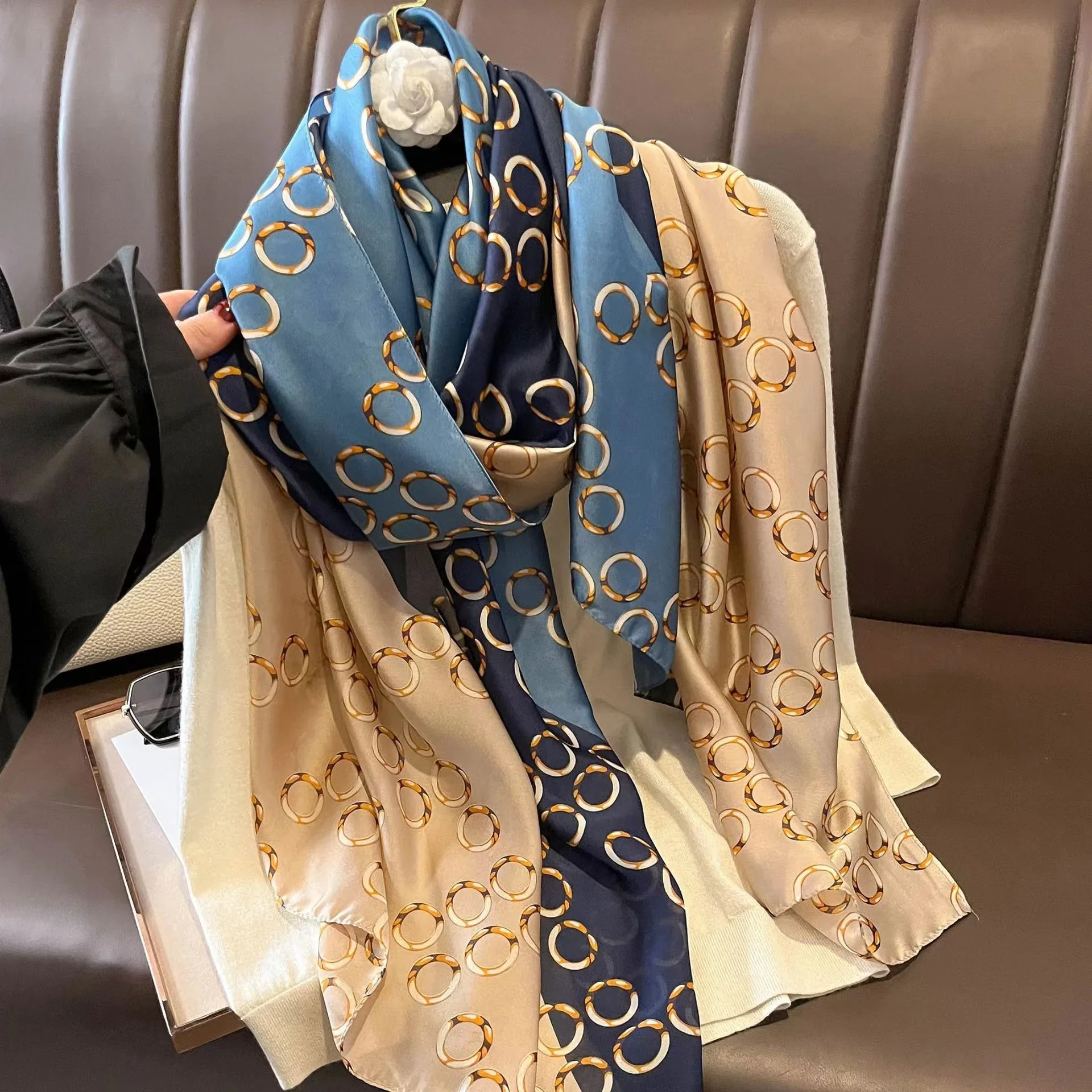 Frauen Mode druck Seiden schal Luxusmarke warm 180x90cm Schals beliebte Wut Satin Finish Schal die vier Jahreszeiten Design Hijab
