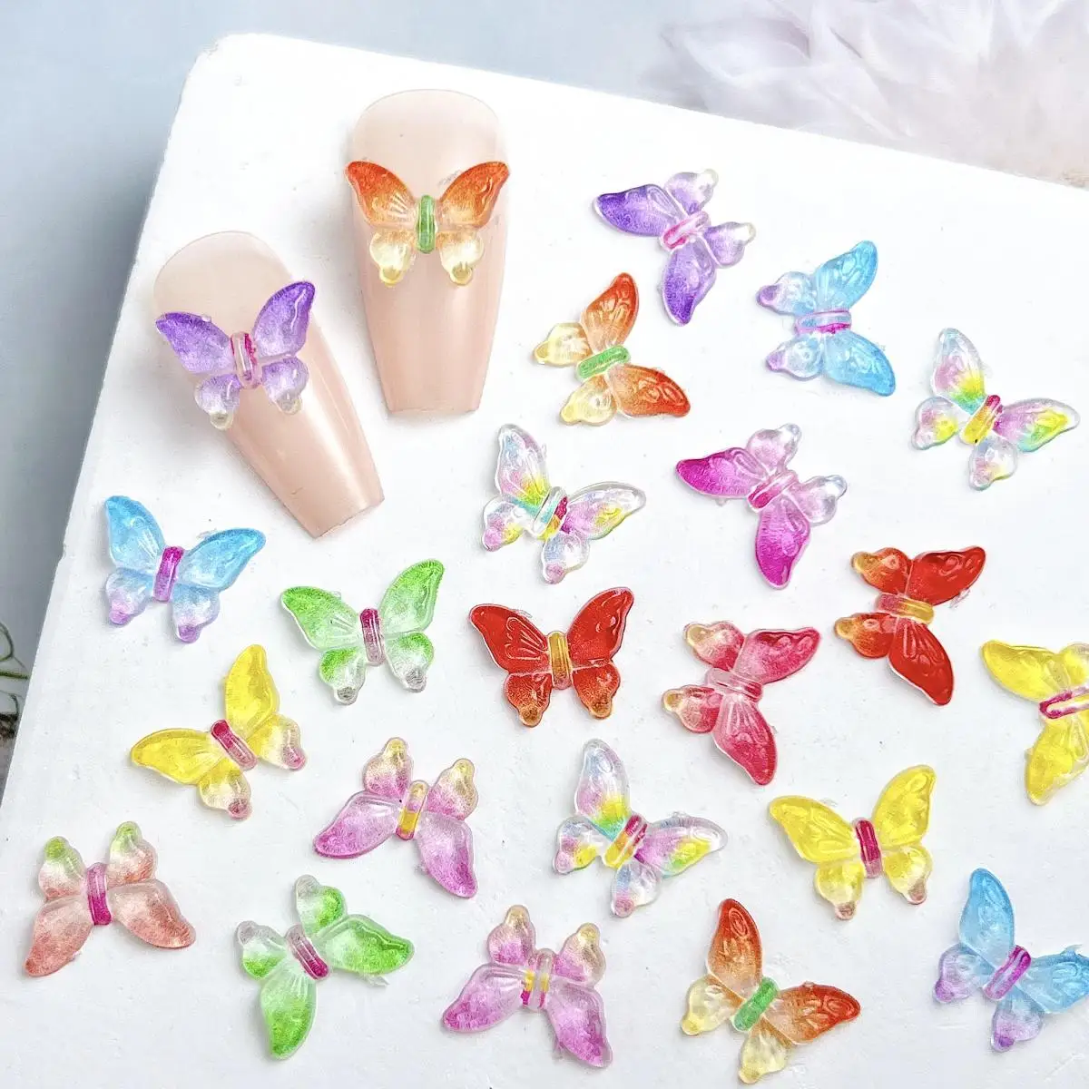 عشوائي مختلط الساطع الملونة فراشة مسمار الفن الديكور الراتنج الجليد شفافة فراشة مسمار سحر مانيكير DIY الملحقات