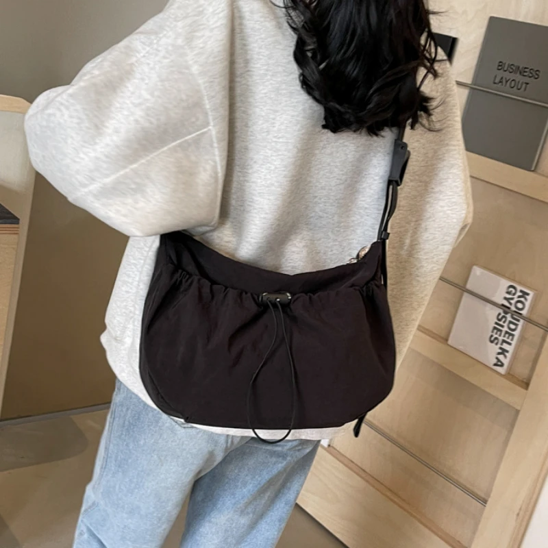 New Niche Design Nylon Shoulder Bag Fashionable Solid Color Pleated Crossbody Bag Casual Versatile Classroom Commuting SaddleBag