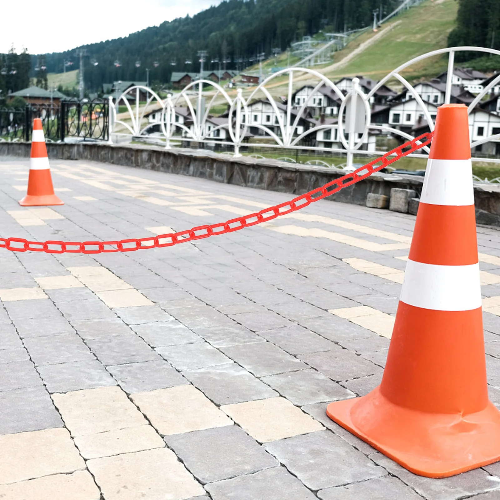 Rode plastic slagboomketting Weerbestendige veiligheidslink voor verkeersmensenbestrijding Bouwzone Barricade Verkeersbarrière