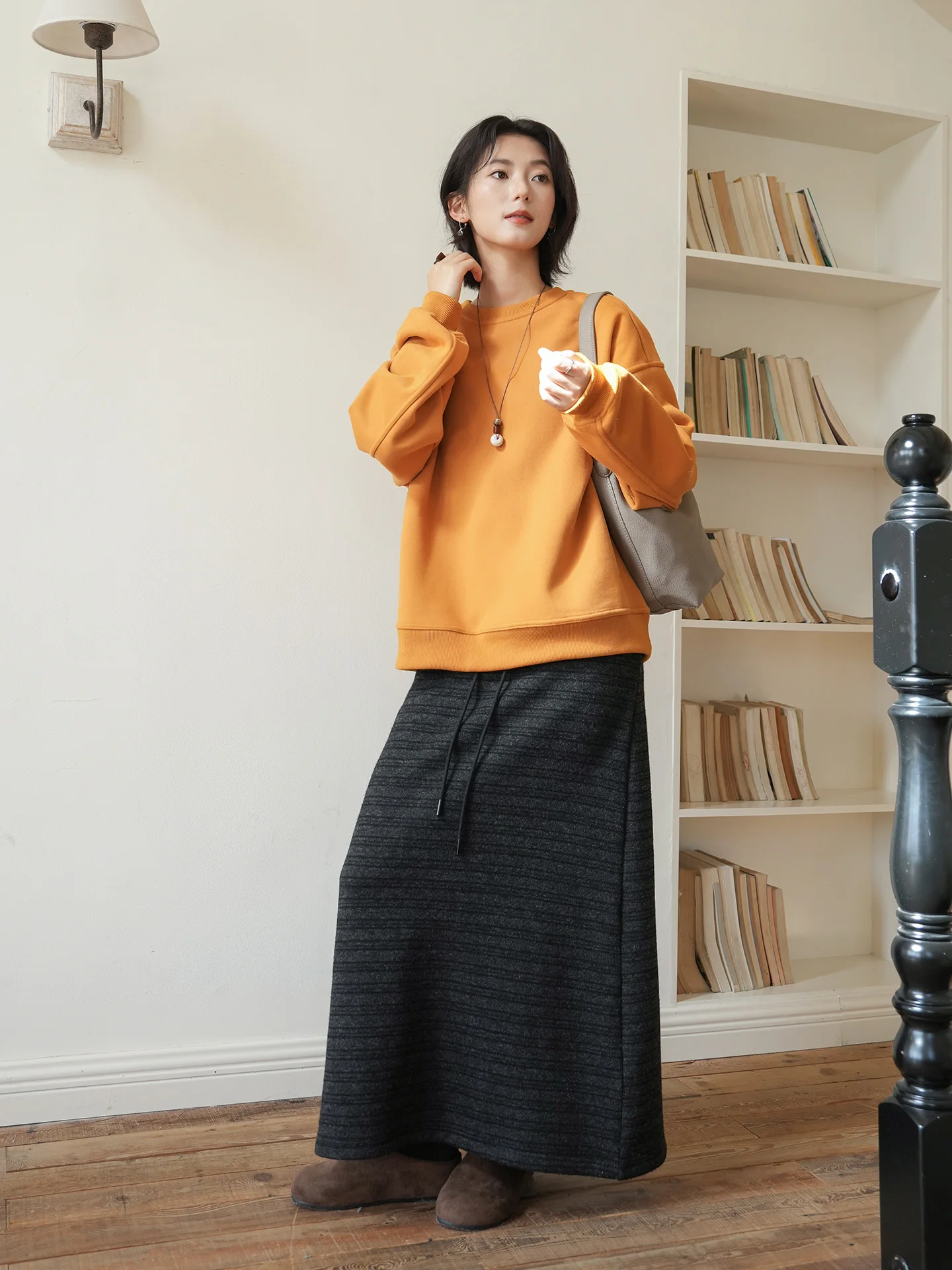 

Свободный крой, утепленный цветной свитшот с капюшоном, женский пуловер с круглым вырезом, зимний теплый свитер с флисовой подкладкой, удобный топ