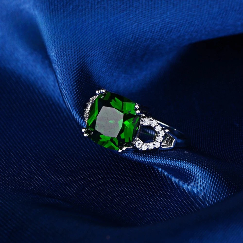 Damenring aus 925er Sterlingsilber mit blauem Saphir, farbigen Rubinen und Smaragden als Inlay – elegantes Schmuckstück. – Detail 2