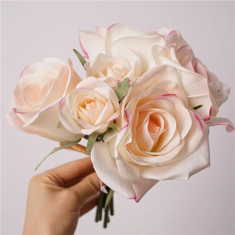 Künstlicher 6-köpfiger Rosenstrauß, Rosen mit Echtfühl-Effekt, Blumen, Brautstrauß, Hochzeitsdekoration, Valentinstag, Rosenparty, Tischdekoration für Zuhause. – Detail 4