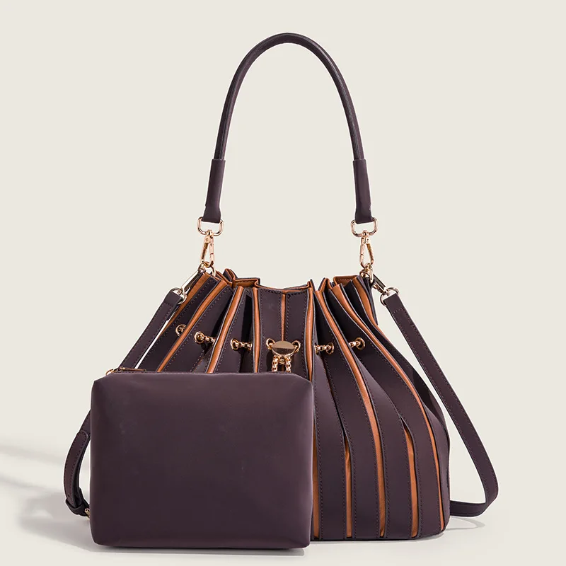 2026 New Metal-Gloss Pleated Pu Leather Bucket Shoulder Bag for Women Casual Drawstrings for Commuting Handbag and Purses Bolsa