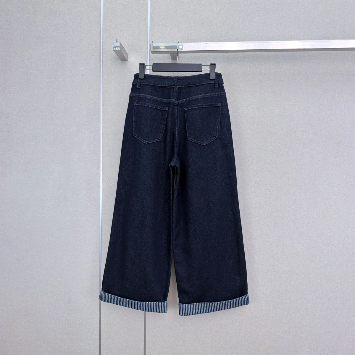 2026 high-quality women's contrasting striped flared wide leg jeans--2026090195