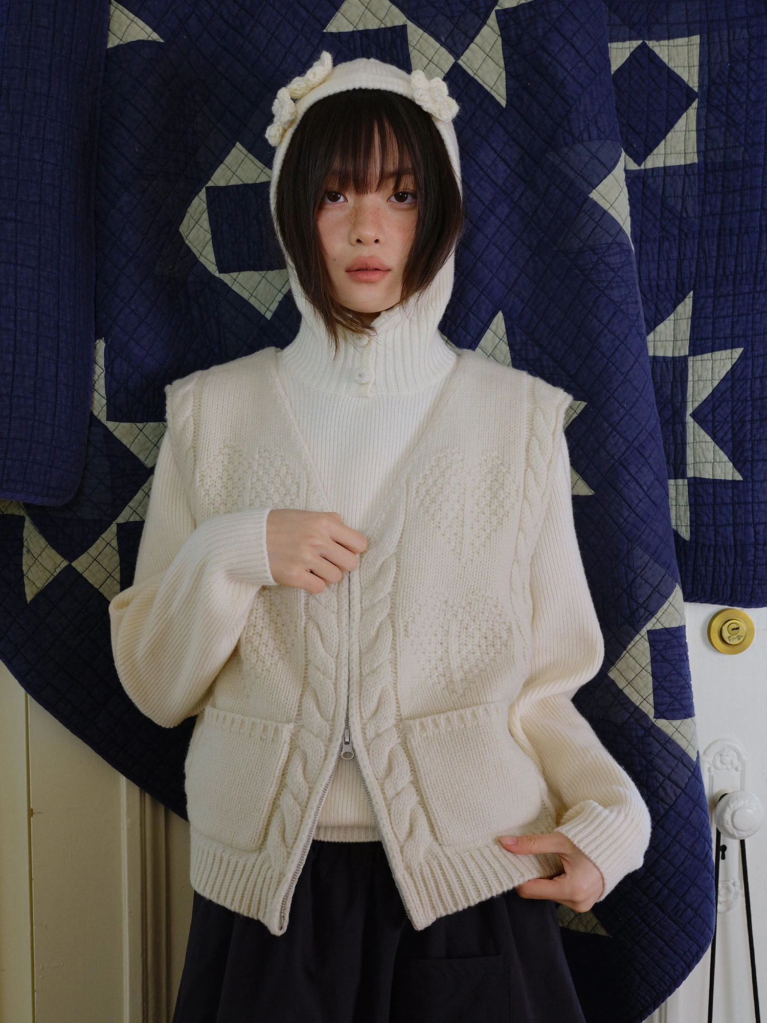 

Full Wool Knitted Heart Pattern Vest "Love Layered S" Casual Loose Fit Warmth Autumn Winter Women's Faion Vest