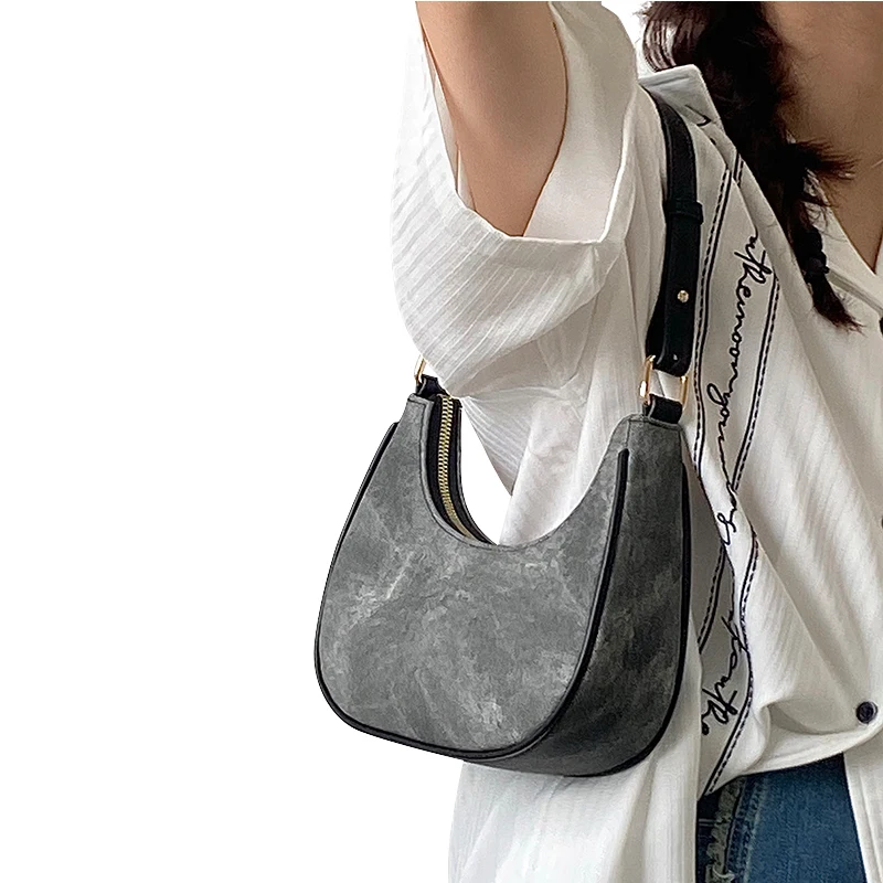 Borsa a tracolla Patchwork grigia 2023 borsa ascellare con cerniera dal Design personalizzato delle nuove donne borsa Versatile Casual di tendenza