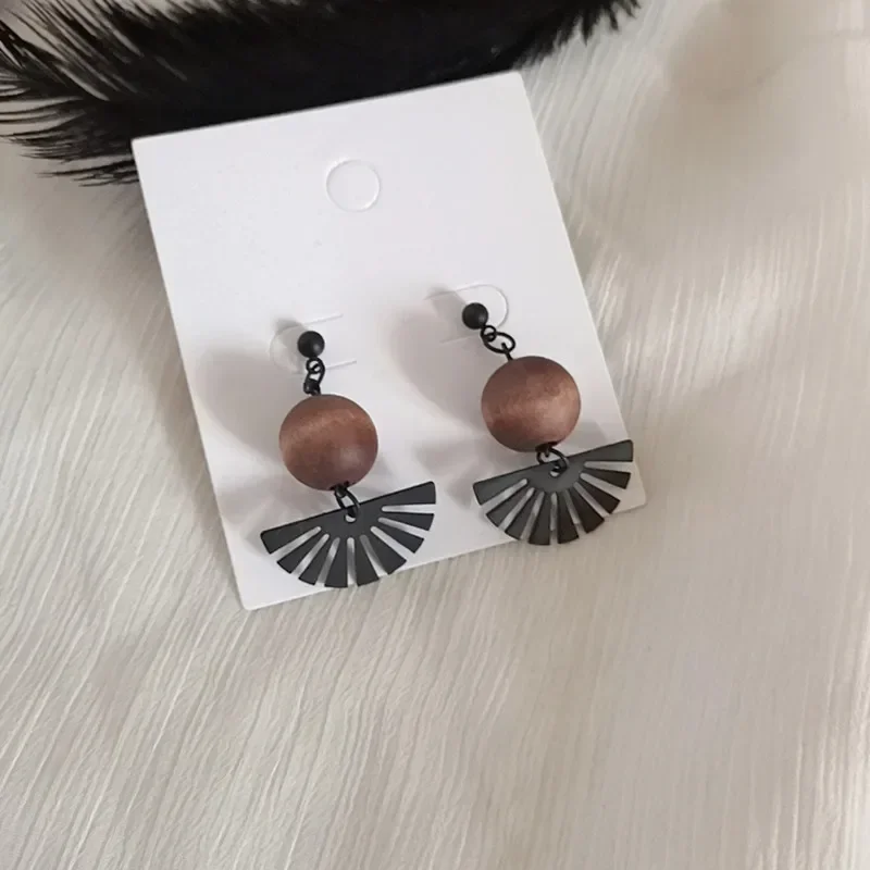 Japanese Temperament Fan Shaped Earrings for Women Vintage Black Wood Fan Clip on Earrings Without Piercing Earclip Jewelry