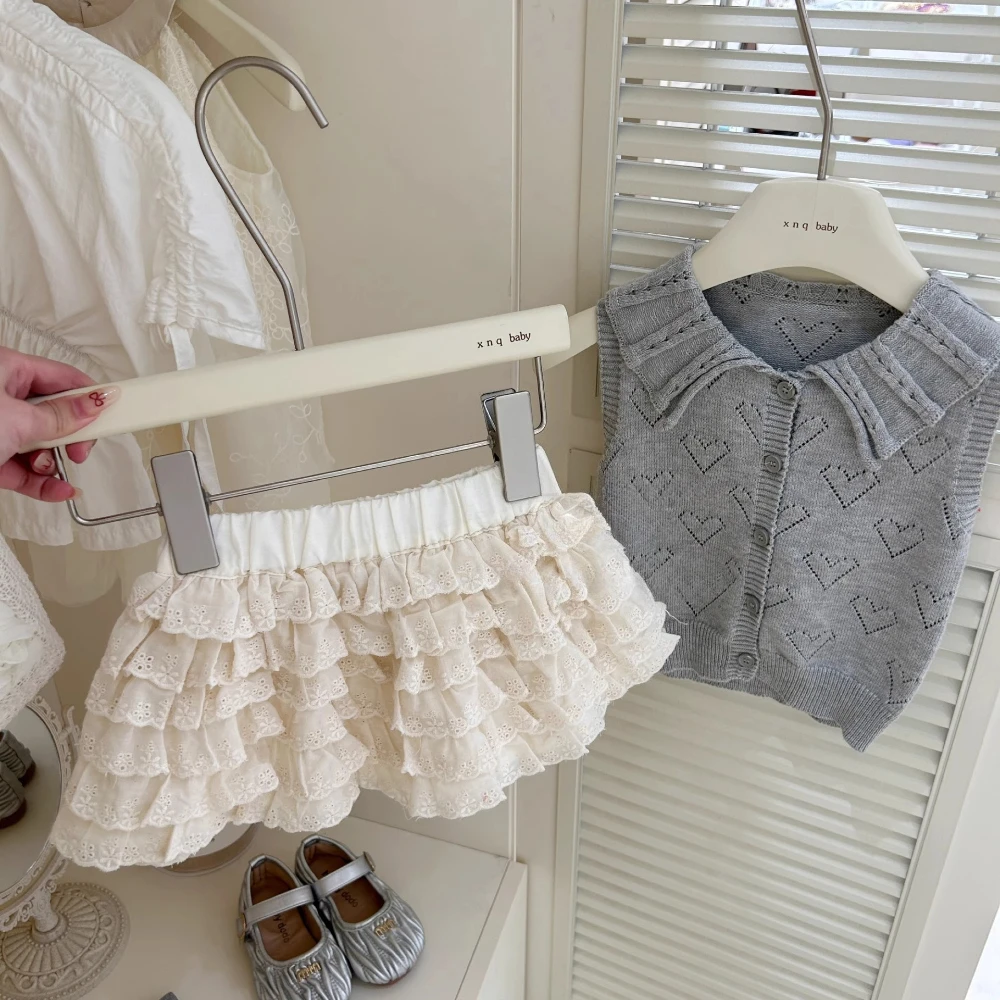 

Летний корейский комплект для девочек: вязаный топ без рукавов с отложным воротником и ажурными элементами + кружевная юбка, для возраста 2-7 лет