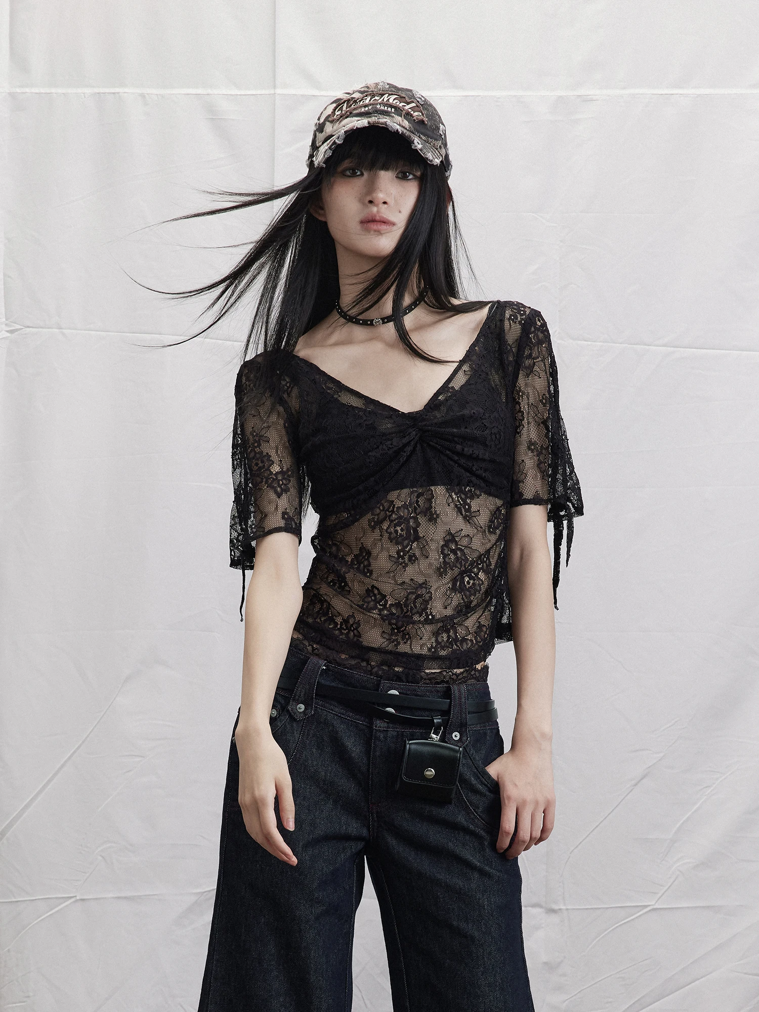 

INSECODEL 2025 New V-ne Two-piece Set ort Sve Lace Top Women's Original Design Nylon Fabric Slim Fit ort Length