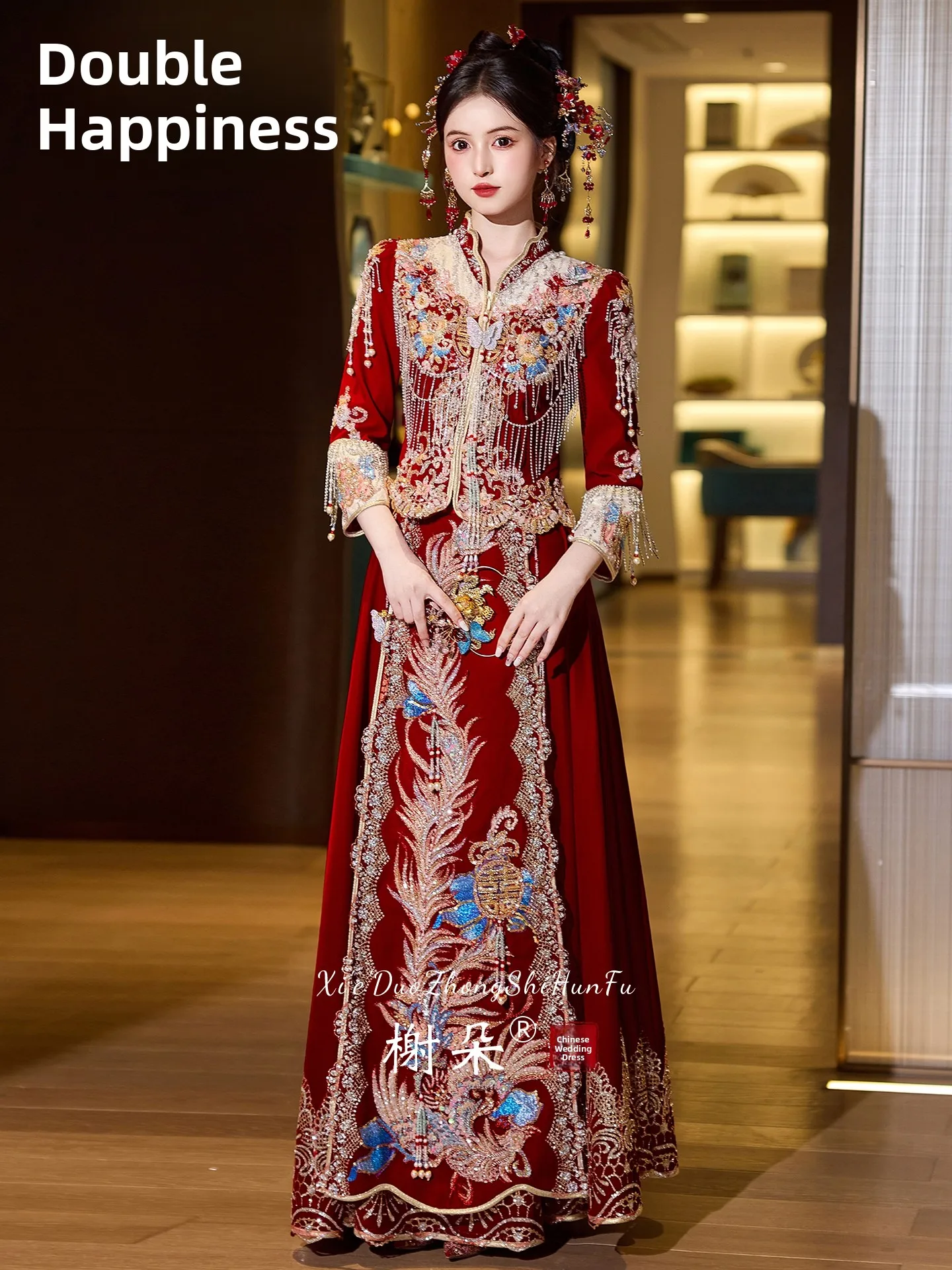 

Китайский свадебный костюм Xiu Hui: приталенный, для церемонии, с длинными рукавами, воротником-стойкой и узором пионов