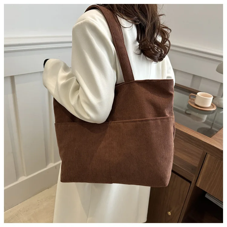 Lässige Cord-Tragetasche mit großem Fassungsvermögen, minimalistischem Design, weicher Stoff, Schultertasche für Damen, ideal für den täglichen Pendlergebrauch. – Detail 16
