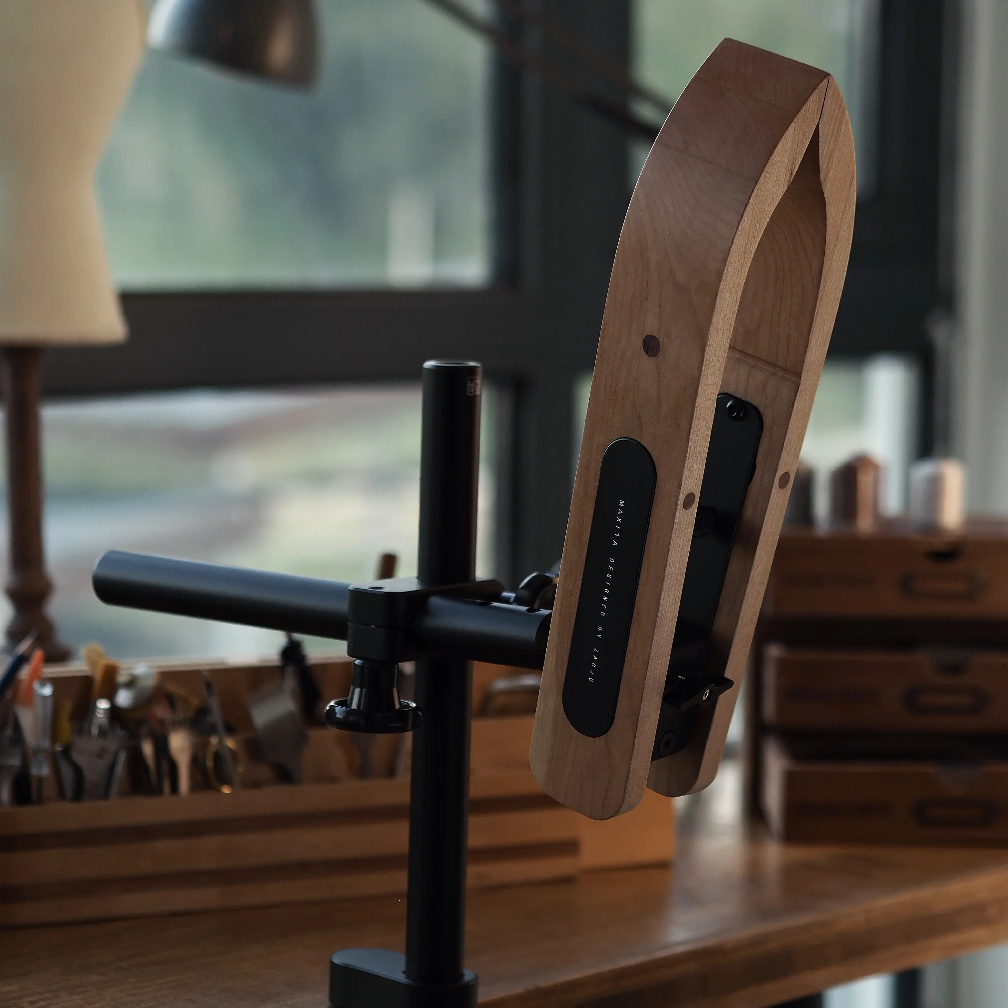 

Tool MAXITA handmade leather goods hand-sewn wooden clip wooden frame handmade leather DIY tool stitching fixed leather goods