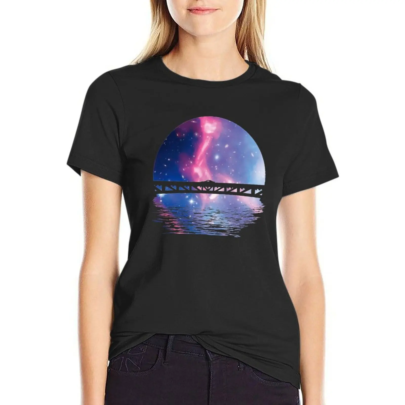 Space Drive On The Bridge Synthwave Retrowave T-Shirt plus size tops vintage clothes Women clothing