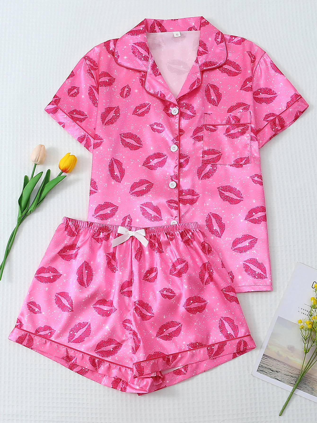 [Valentine's Day] 2-Piece Satin Pajamas with Lip Print, Short-Sleeved Shorts, Women's Pajamas, Loungewear Set Suitable for Home Use
