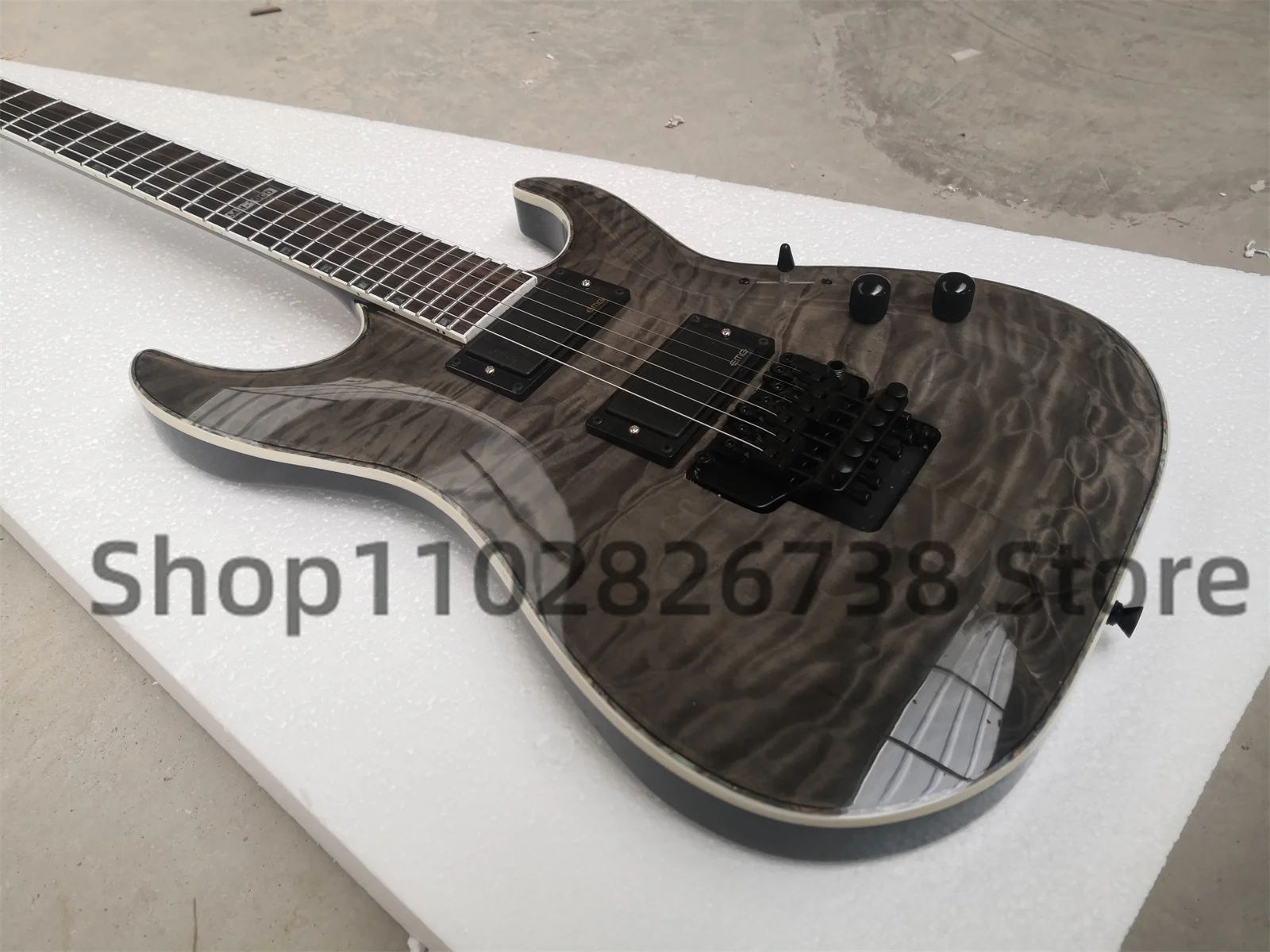 Clear black electric guitar Squilted Maple Top Maple neck Set In body Rosewood fingerboard 1000 inlaid tremolo bridge closed pic