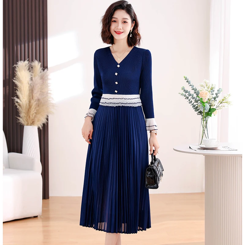 2024 Spring New Three Mansion Pleated Magic Dress for Women's Western Style Slimming High end Printed Large V-neck Dress