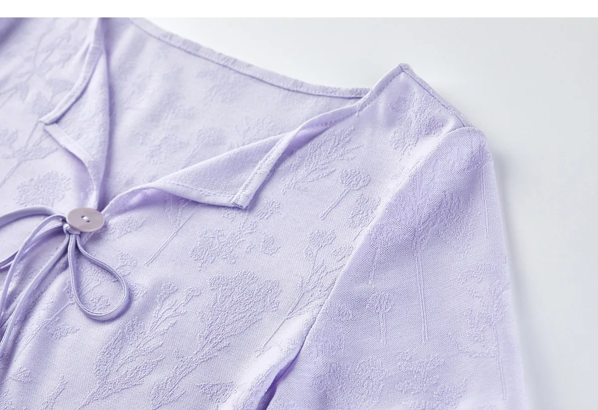 SENTUBILA Französischer Spitzen-Strickpullover 2026 Sommer V-Ausschnitt mit Kragen, Bindeband vorne, 3D-geprägtes Jacquard-Muster, Kurzarm-Oberteil 162TA7366 – Detail 34