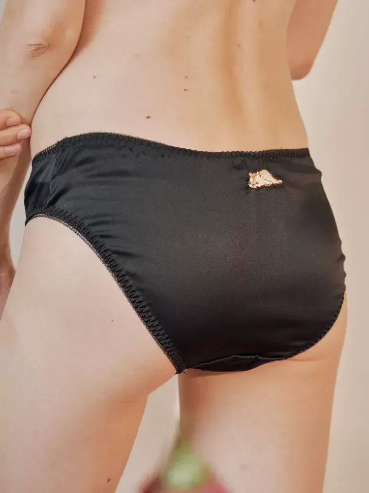 

Tcyeek, 90%Mulberry Silk Sexy Briefs, Women Middle Waist Embroidery, Sweet Breathable Underwear, 2024 Summer Autumn P478100QC