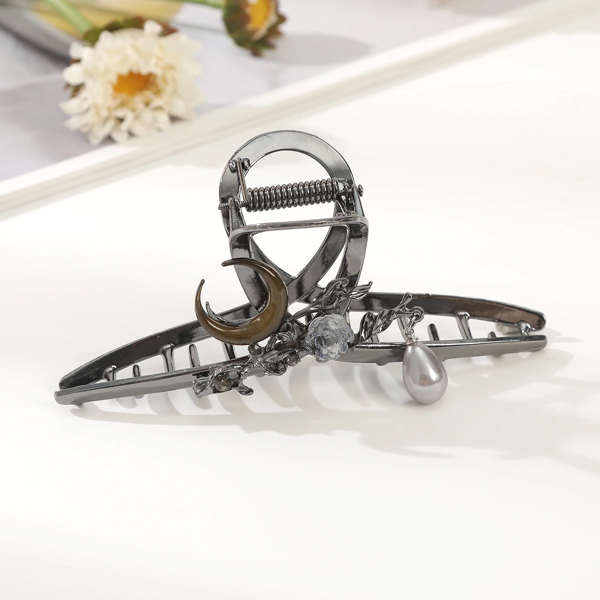 AWAYTR Metal Hair Claw Crab Hairpins Fashion Hair Clips Pearl Barrettes Women Girls Korean Ponytail Clip Hair Accessories