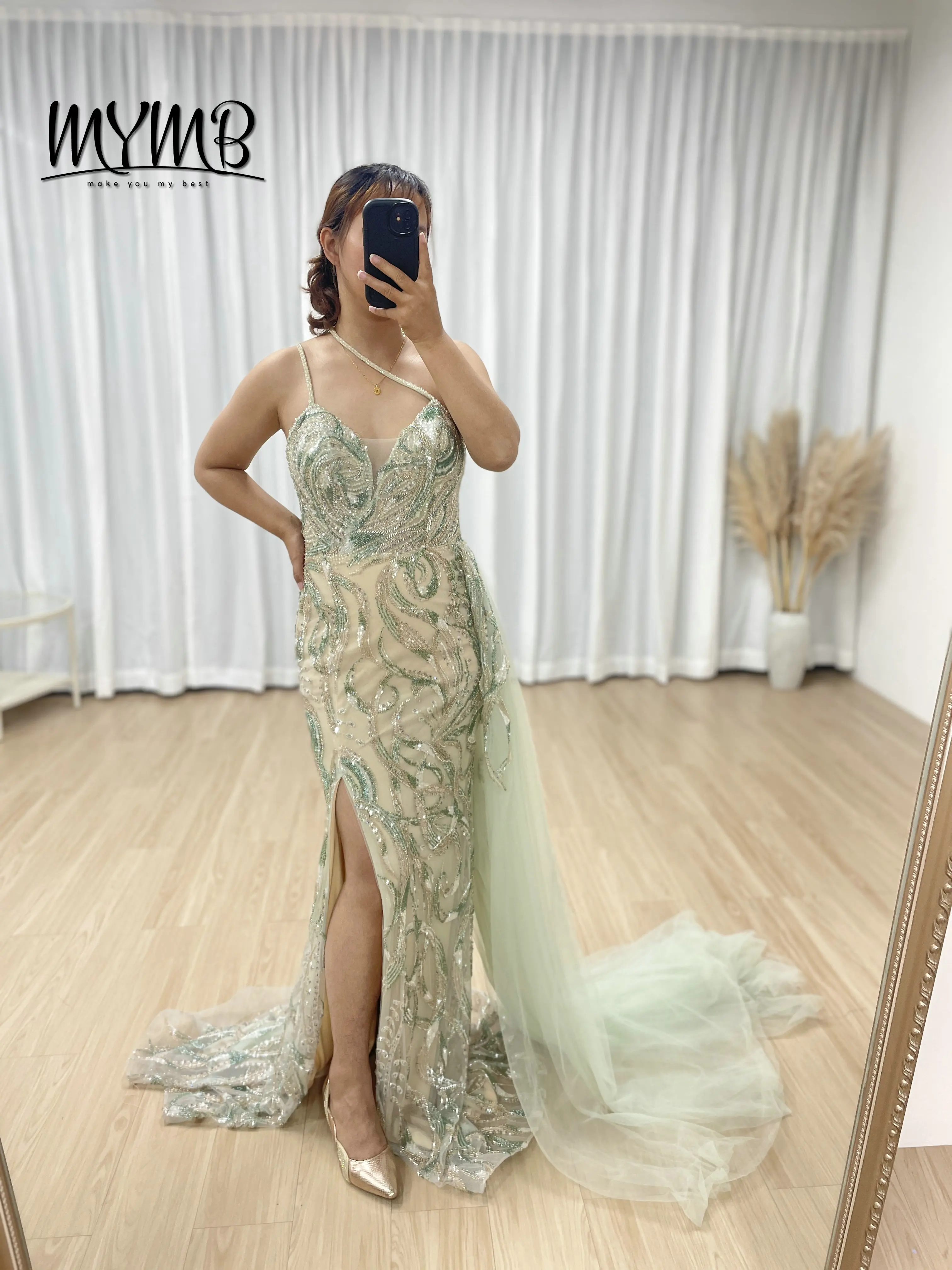 

MYMB Exquisite Embroidery Beads Luxury Elegant High Slit Sexy V Neck Evening Gown Suitable for Banquet With Side Skirt MB40318