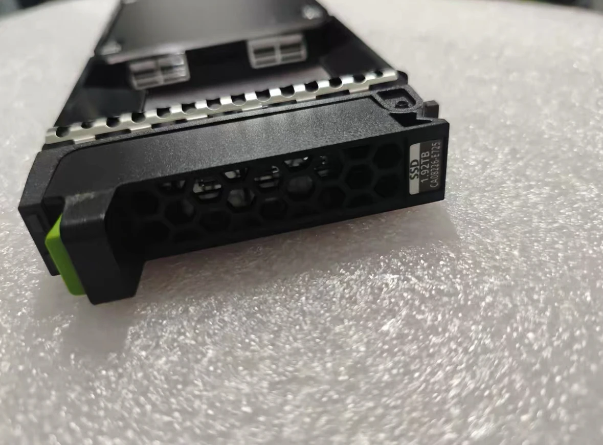 

For CA08226-E725 E915 E905 E995 1.92T SAS SSD S4 server hard drive