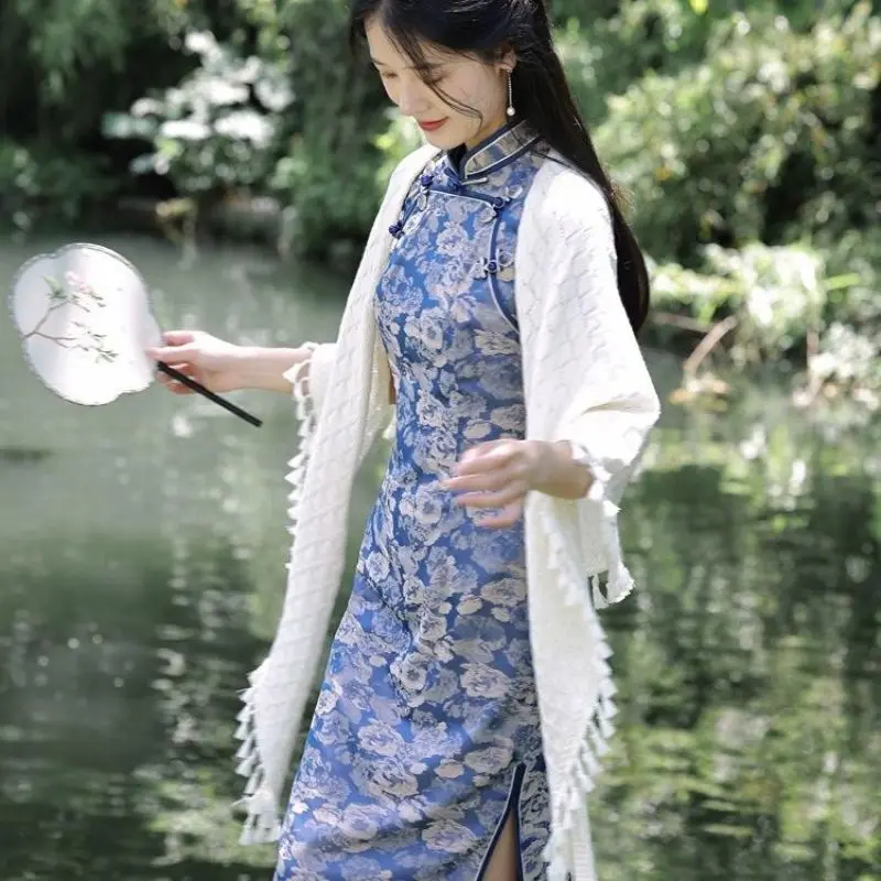 Spring Womens Elegant Plaid Tassel Shawl With Pin