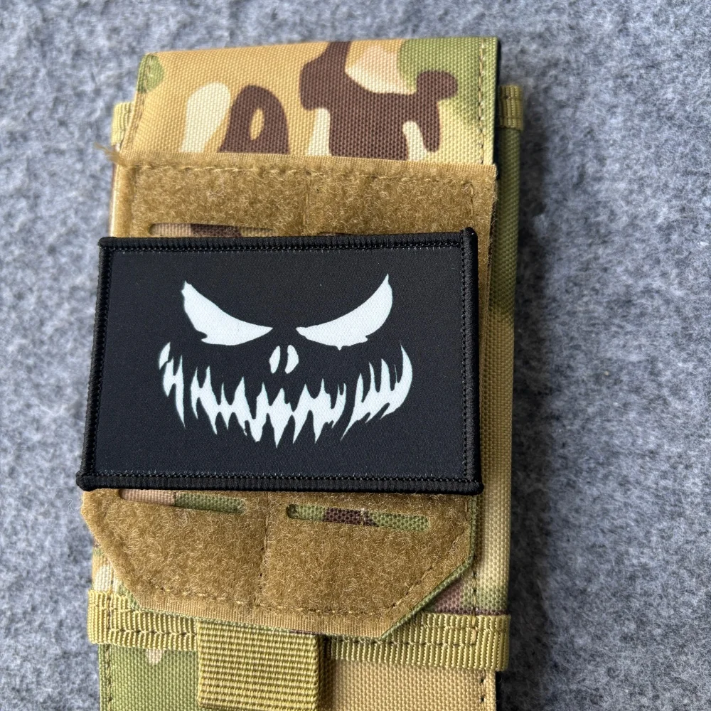 Parche táctico Ghost Face con Velcro, sonrisa aterradora para mochila - imagen 2