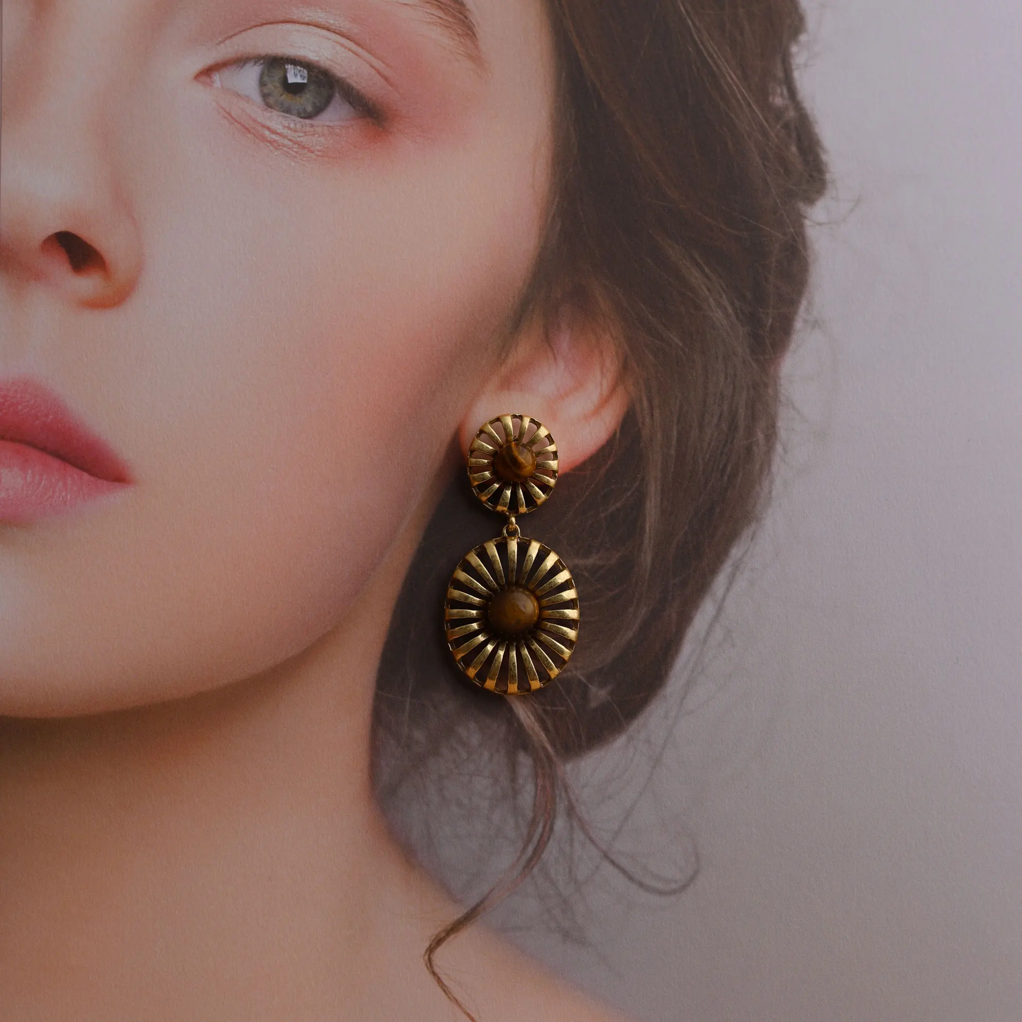 

Tiger's Eye Earrings Metallic Gold Flower Brown Vintage Maillard New Year's Earrings Silver Needle Women