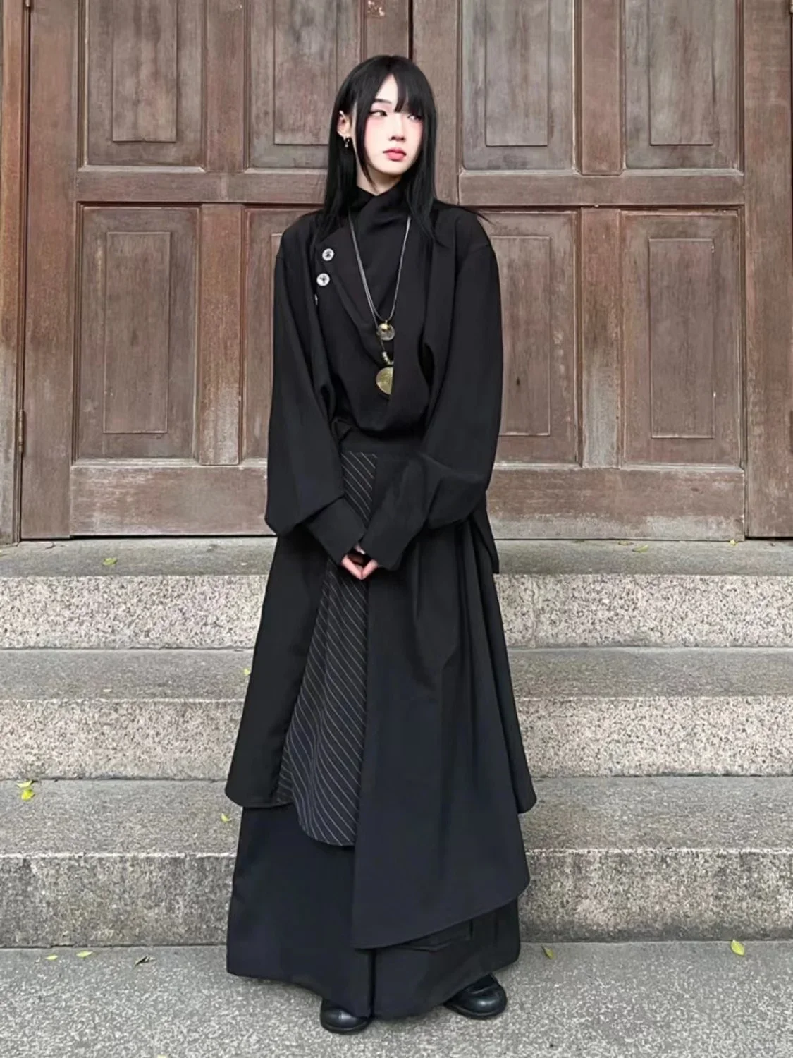 السراويل زي القوطية الظلام سلسلة المتخصصة أزياء الفتيان الفتيات الملابس 2025 جديد النمط الصيني بدلة سوداء الرجال وهمية قطعتين تنورة