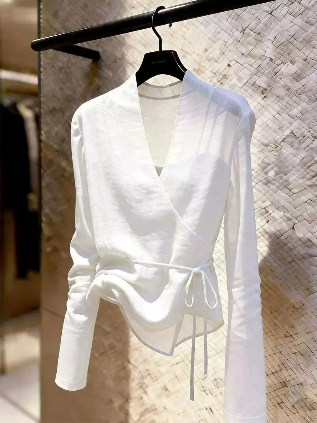 

Fashionable V-neck Long Sleeve Shirt Women's Summer New White Waist-cinching Belted Elegant Shirt French Style Loose Fit