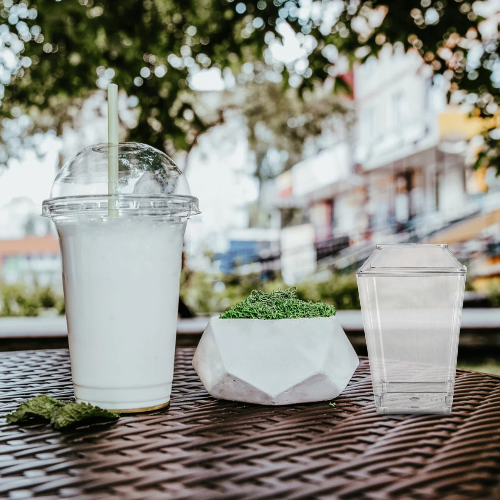 

100Pcs Individual Dessert Cups Clear 150Ml with Lids for Mousse Tiramisu Cheesecake Take Away Portion Control Party Catering