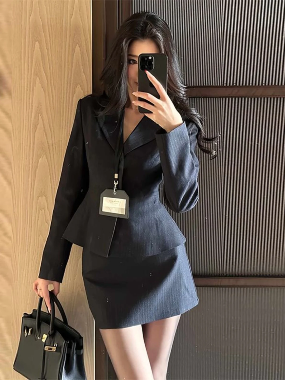 

Элегантный комплект с отложным воротником и короткой юбкой на высокой талии для женщин, дизайн Весна 2025, с длинным рукавом