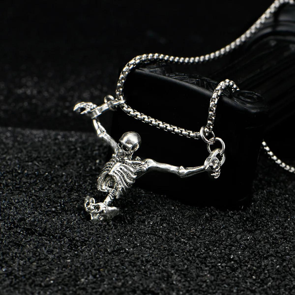 قلادة جمجمة بنمط البانك للهالويين ، هدية مبتكرة وعصرية ، جديدة