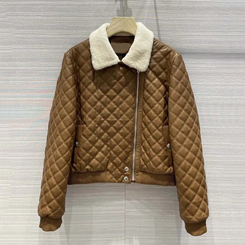 Woemn Coat Winter Short Length 2023 New Fashion Thick Warm Genuine Leather Jacket Real Wool Collar Diamond Lattice Decoration