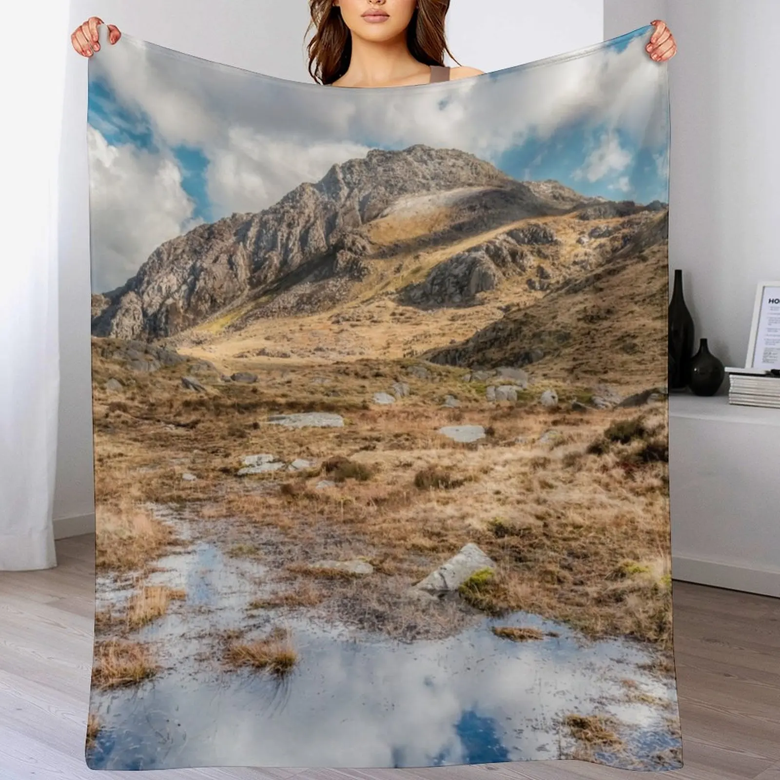 

Tryfan Mountain Snowdonia Throw Blanket Tourist christmas gifts Thins Blankets