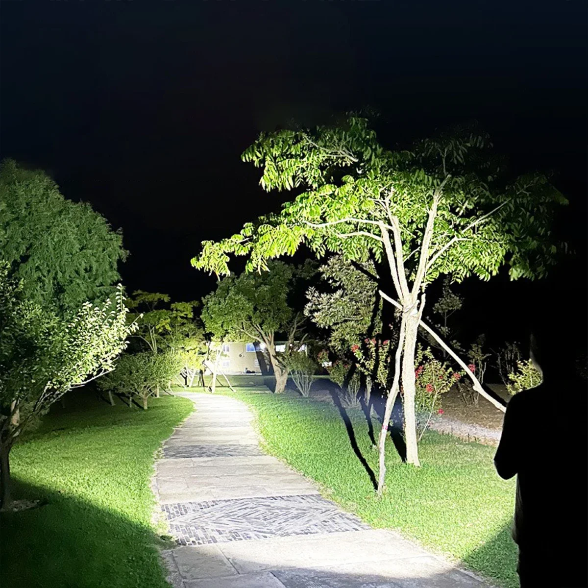 Super Bright LED Flashlight USB Rechargeable Magnetic Work Light Camping Emergency Torch for Auto Repair Outdoor Tactical