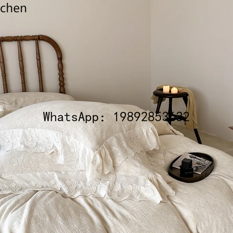 

four-piece set of moisture-proof lace duvet covers is washable, soft, and skin-friendly