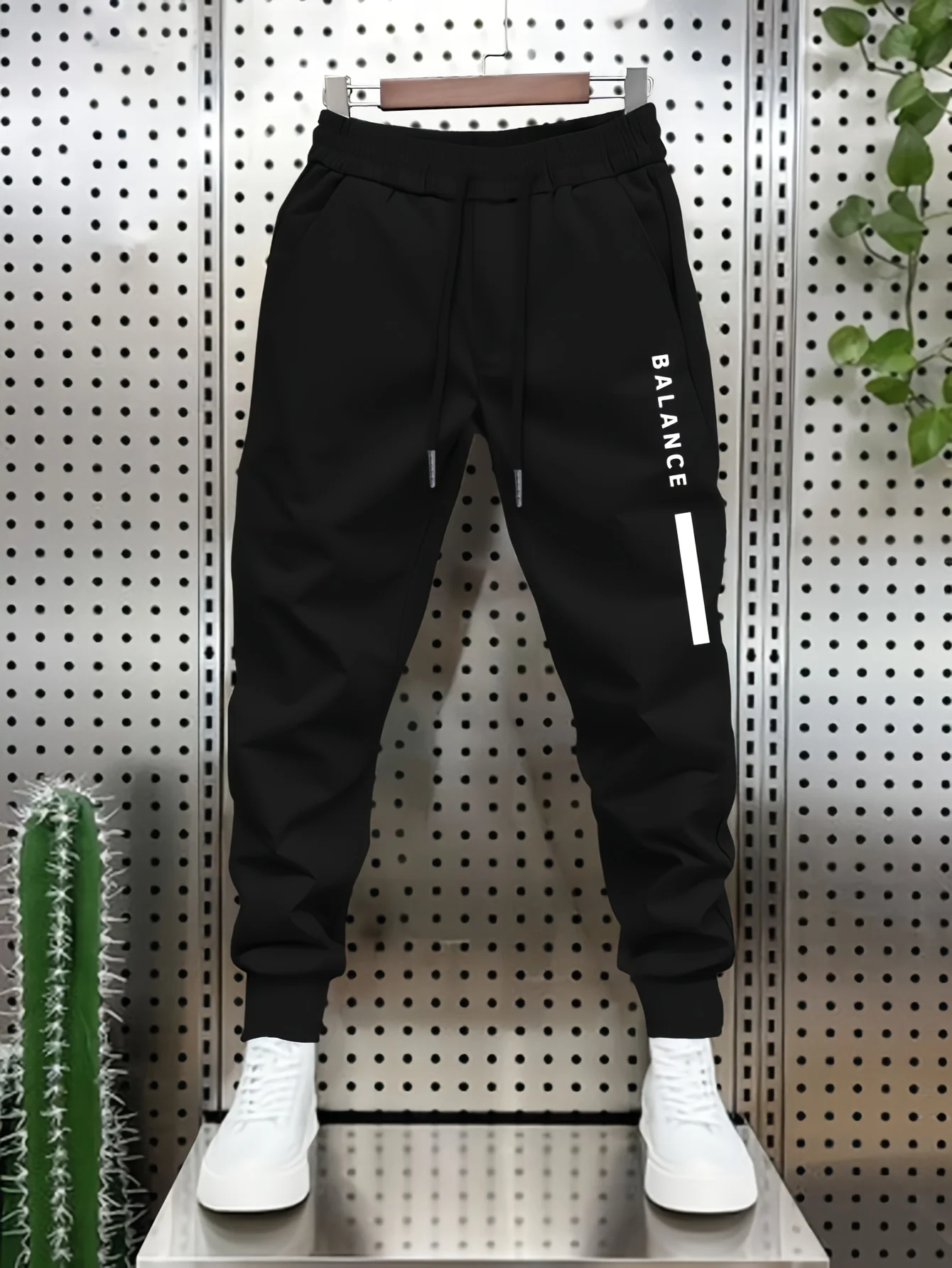Clean minimalist vertical text stripe artwork creative leg‑side printed sweatpants men hip hop sports casual jogger pants