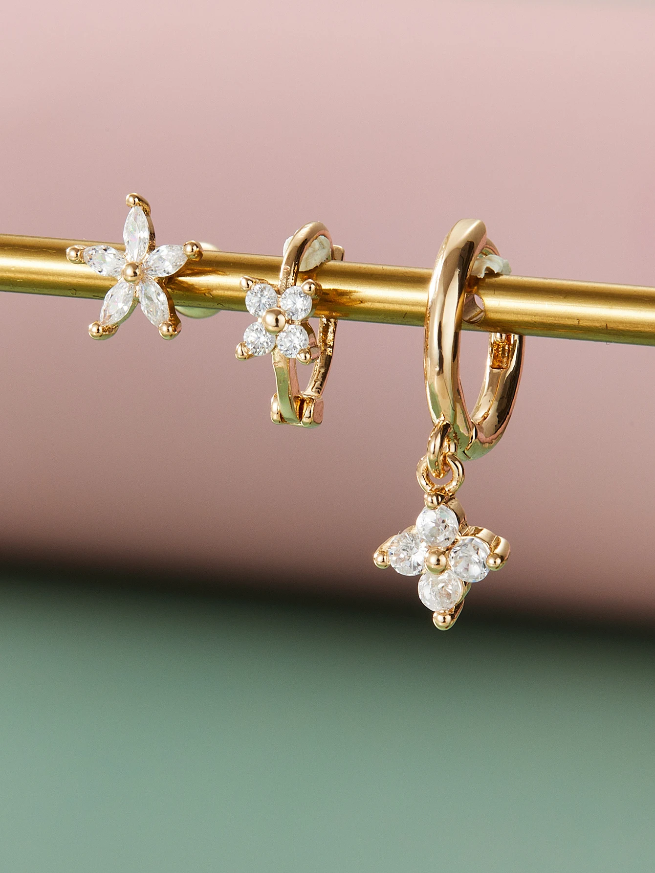 Golden Star Blume Schleife Creolen Set für Frauen Kristall Helix Tragus Knorpel Huggie Ohrringe Piercing Schmuck – Detail 1