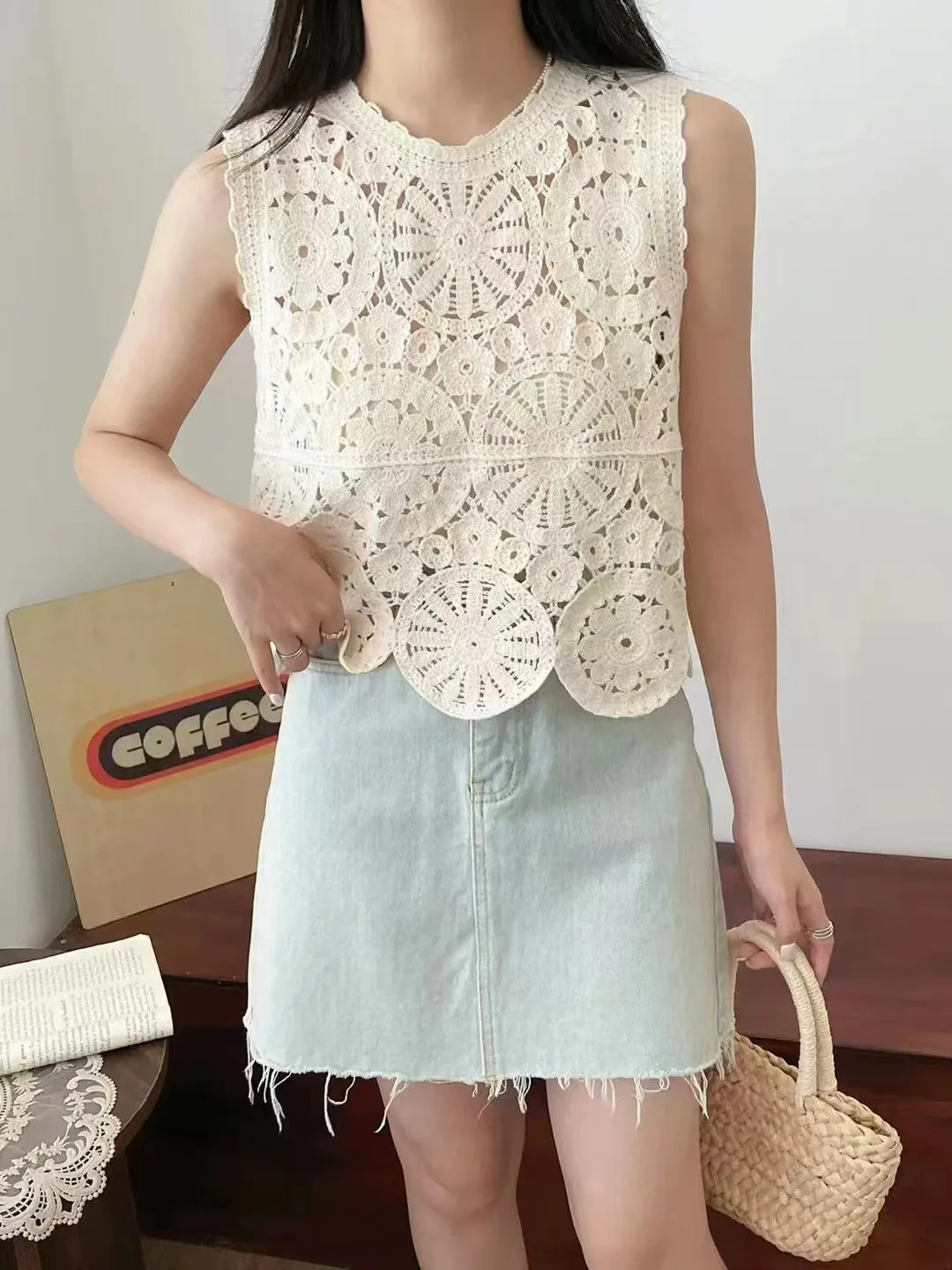 Hollow Out Crochet Summer Tank Top Women Sleeveless Lace Vest Korean Style Casual Holiday Beach Boho Beige White Top