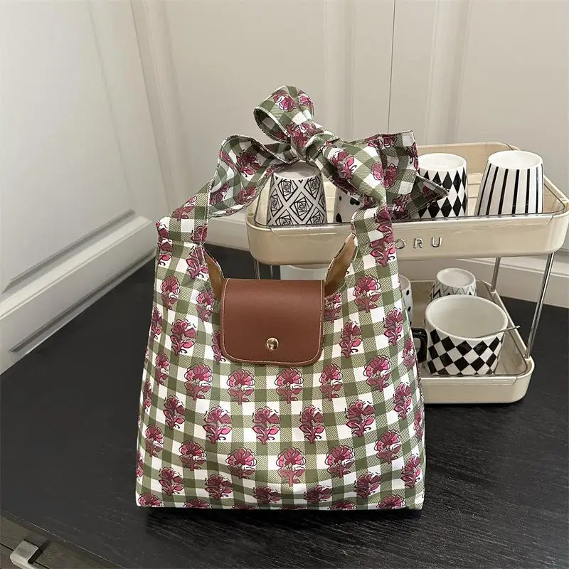 Geblümte Gingham-Canvas-Tragetasche mit Schleifengriff, Leder-Druckknopfverschluss, Große Kapazität für den täglichen Arbeitsweg, Einkäufe und Reisen – Detail 4