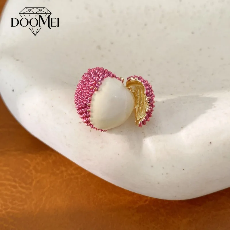 DOO MEI Sweet Lychee-shaped Brooch Fashion Design Sense 14k Gold Plated Brooch Women's Daily Gathering Clothing Decoration