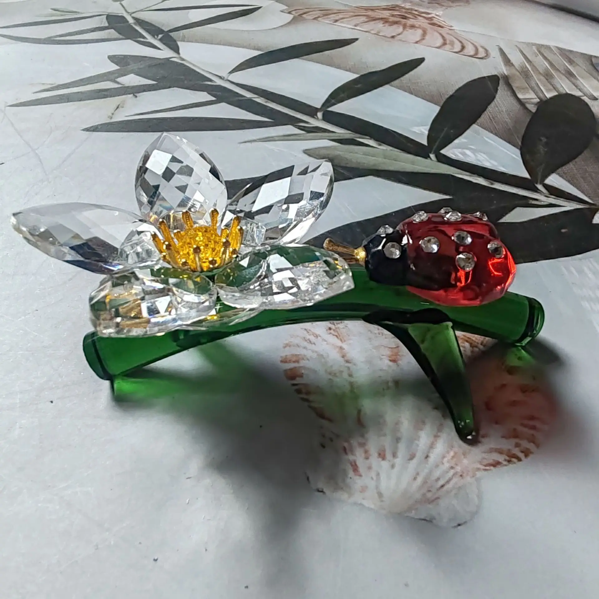 Rural Crystal Rose Handicrafts. Office Decorations. Seven-spotted Ladybug with Diamond Flowers Cartoon-shaped Realistic Animal