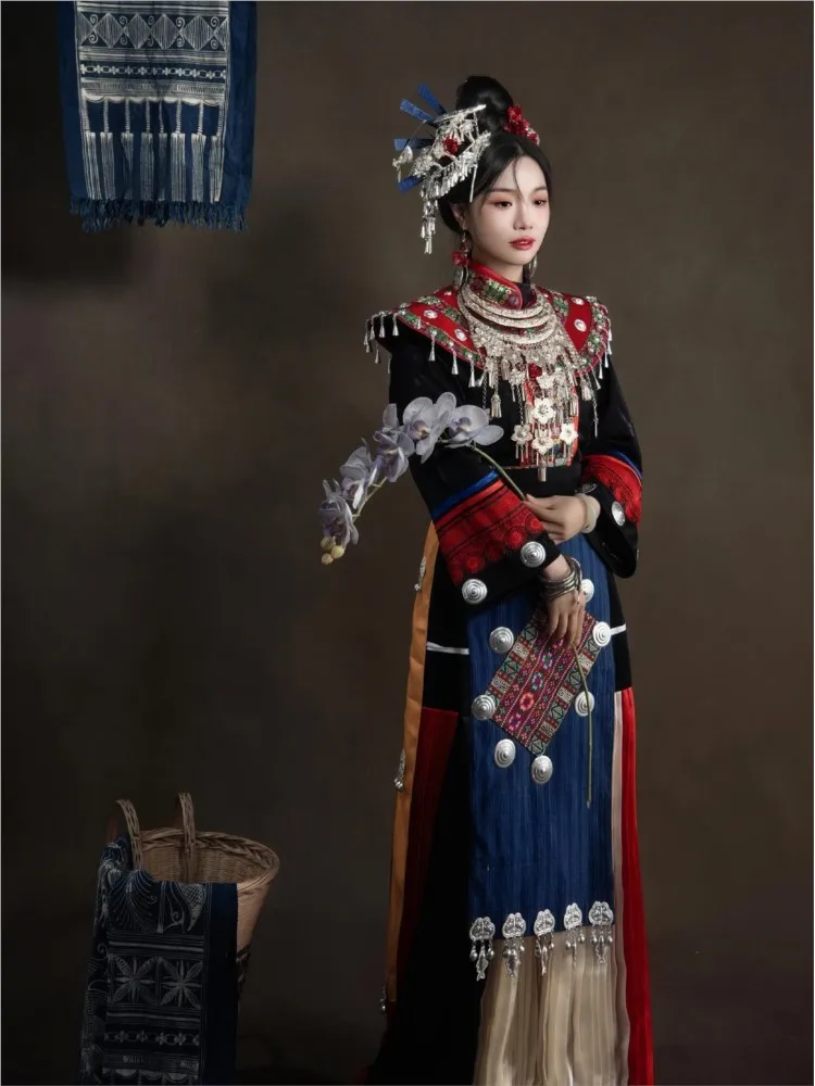 

Photography of new high-quality clothing for performances ethnic minorities in Hunan